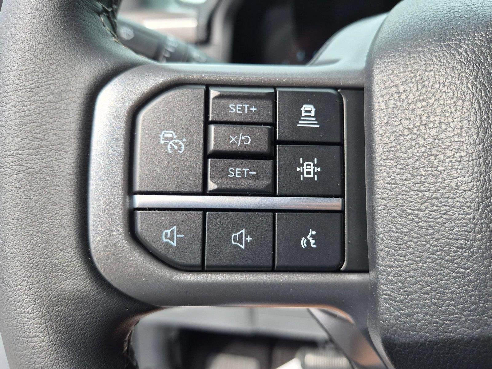 New 2026 Oxford White Ford XLT image 17
