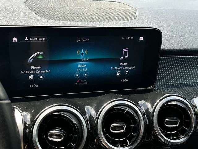 Used 2022 White Mercedes-Benz GLB 250 image 28