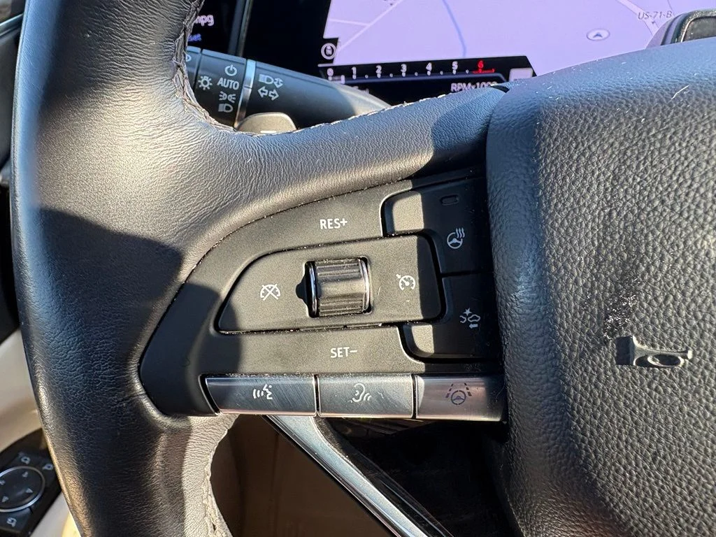 Used 2024 White Cadillac Premium Luxury image 19