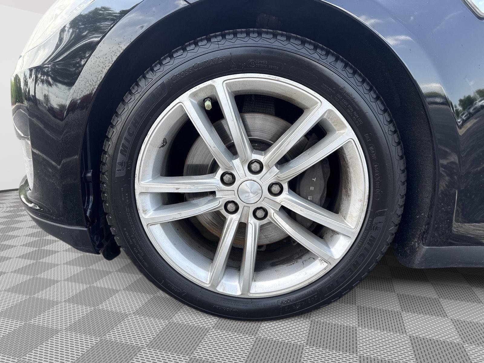 Used 2014 Black Tesla 85 image 14