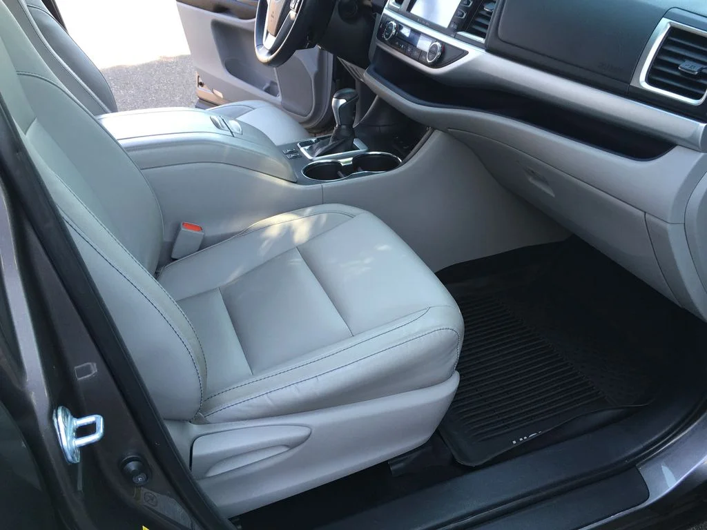Used 2016 Gray Toyota XLE V6 image 34