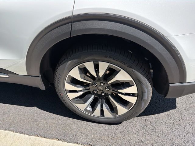 New 2026 Star White Metallic Tri-Coat Ford Platinum™ image 6