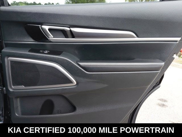 Used 2025 Black Kia S image 31
