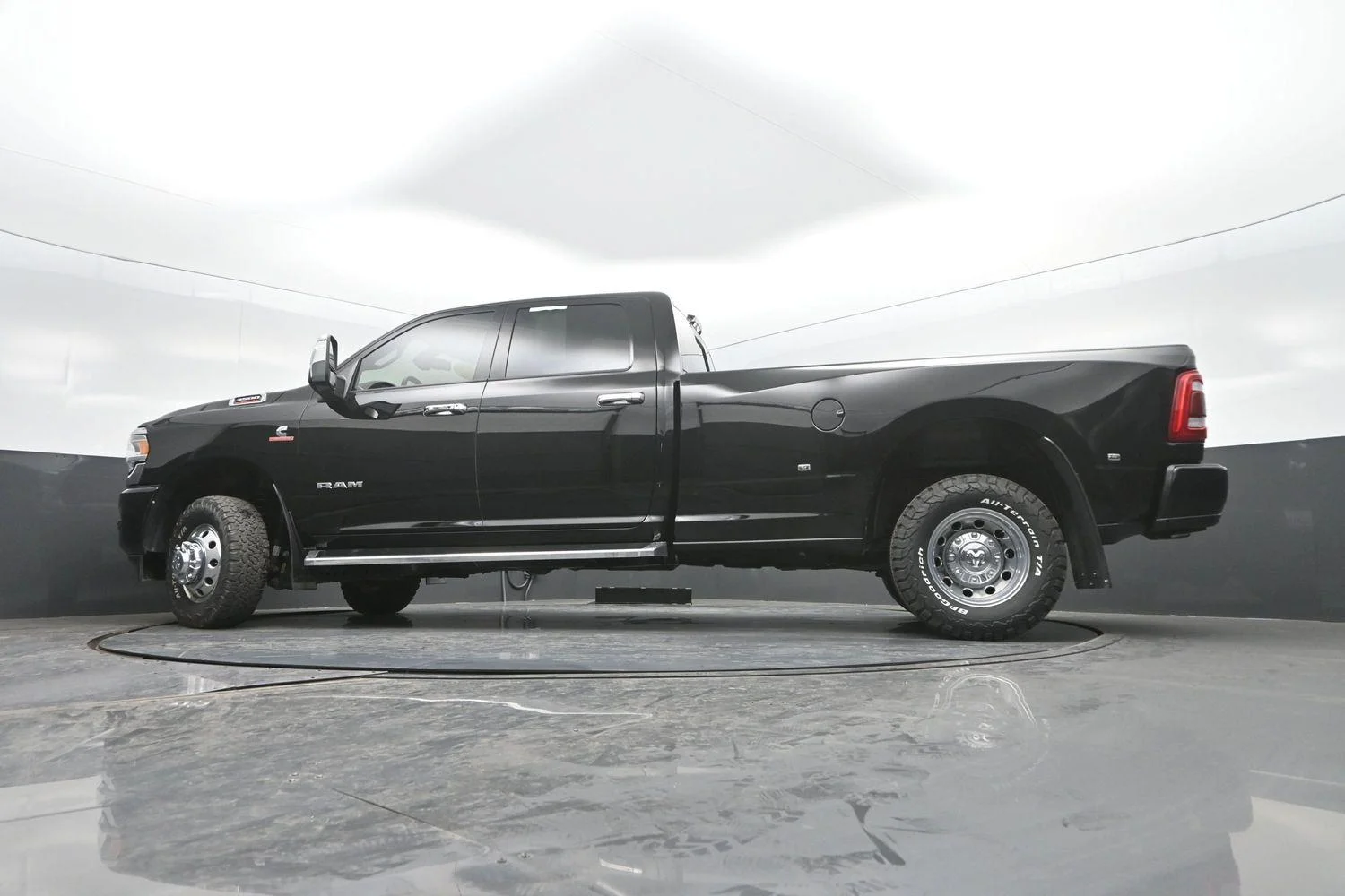 Used 2024 Diamond Black Crystal Pearlcoat Ram Laramie image 38