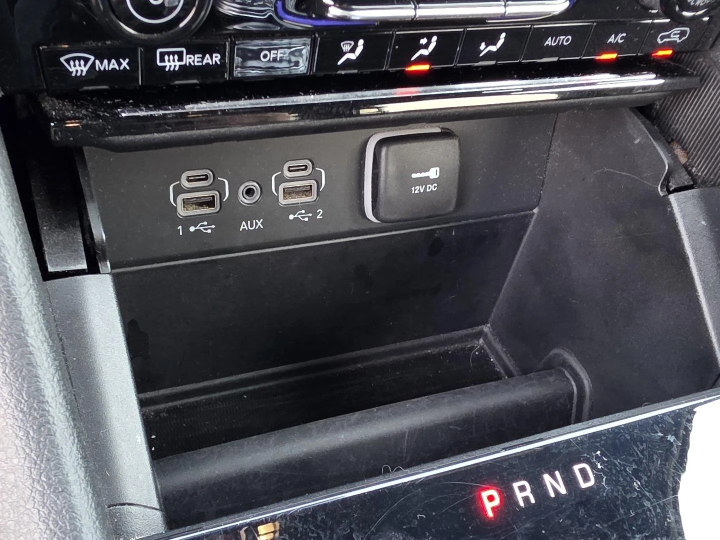 Used 2024 Diamond Black Crystal Pearlcoat Jeep Laredo image 18