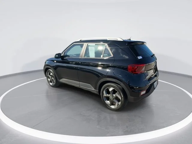Used 2023 Black Hyundai SEL image 6