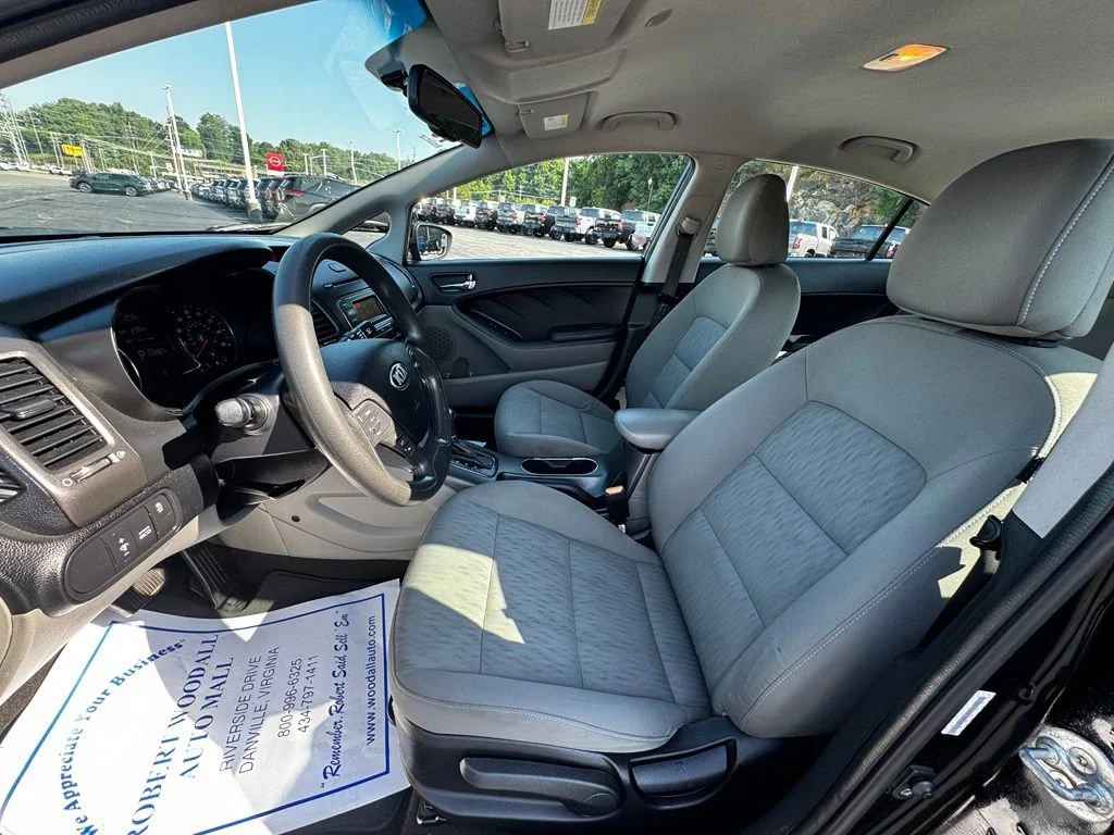 Used 2015  Kia LX image 14