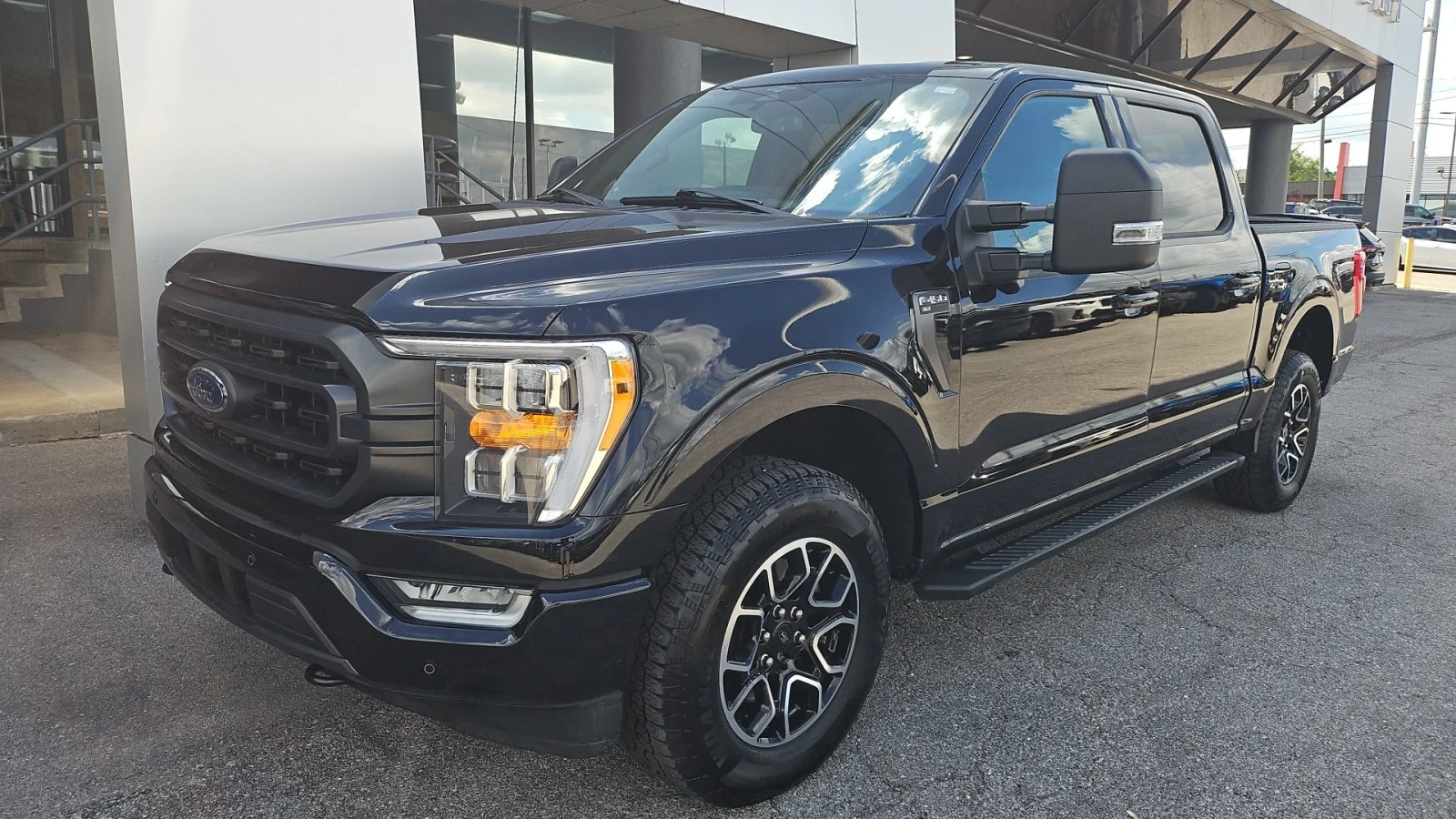 Used 2023 Black Ford XLT image 8