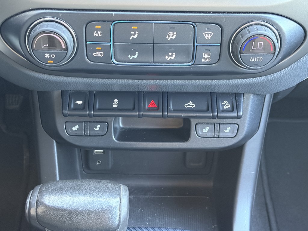 Used 2018 SILVER Chevrolet 4WD Z71 image 16