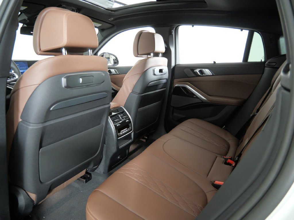 New 2027 Mineral White Metallic BMW xDrive40i image 31