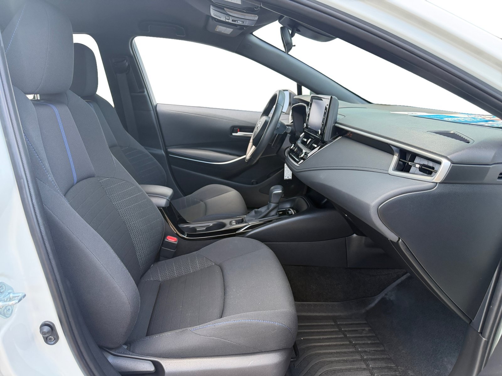 Used 2022 White Toyota SE image 28