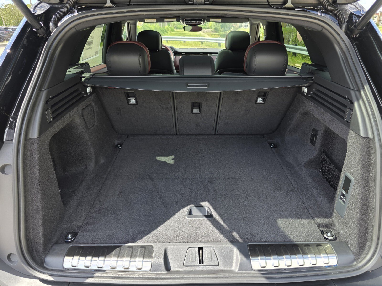 New 2026 Santorini Black Land Rover P400 Dynamic SE image 14