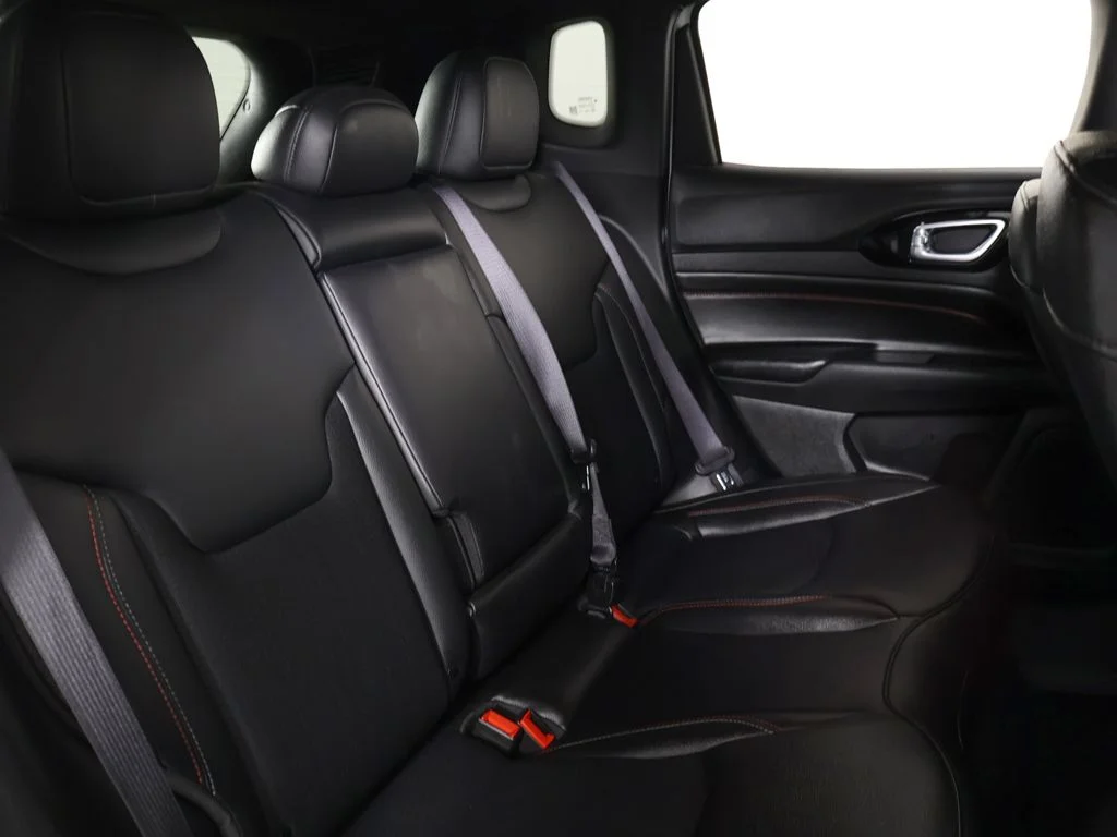 Used 2025 Bright White Clearcoat Jeep Trailhawk image 31