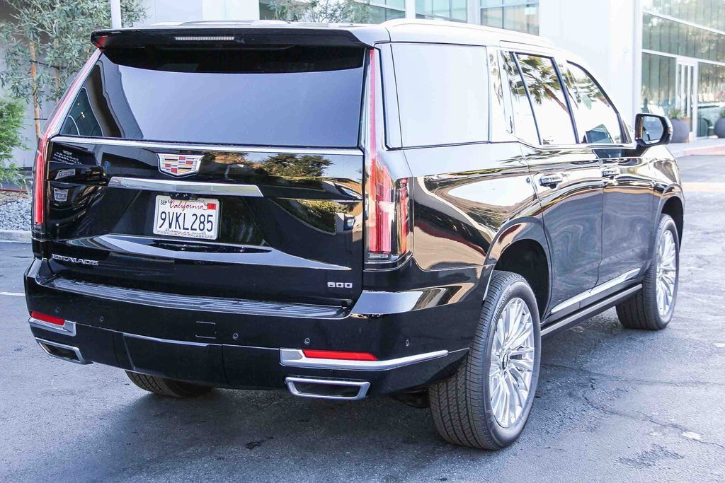 2026 Cadillac Escalade Luxury photo 2