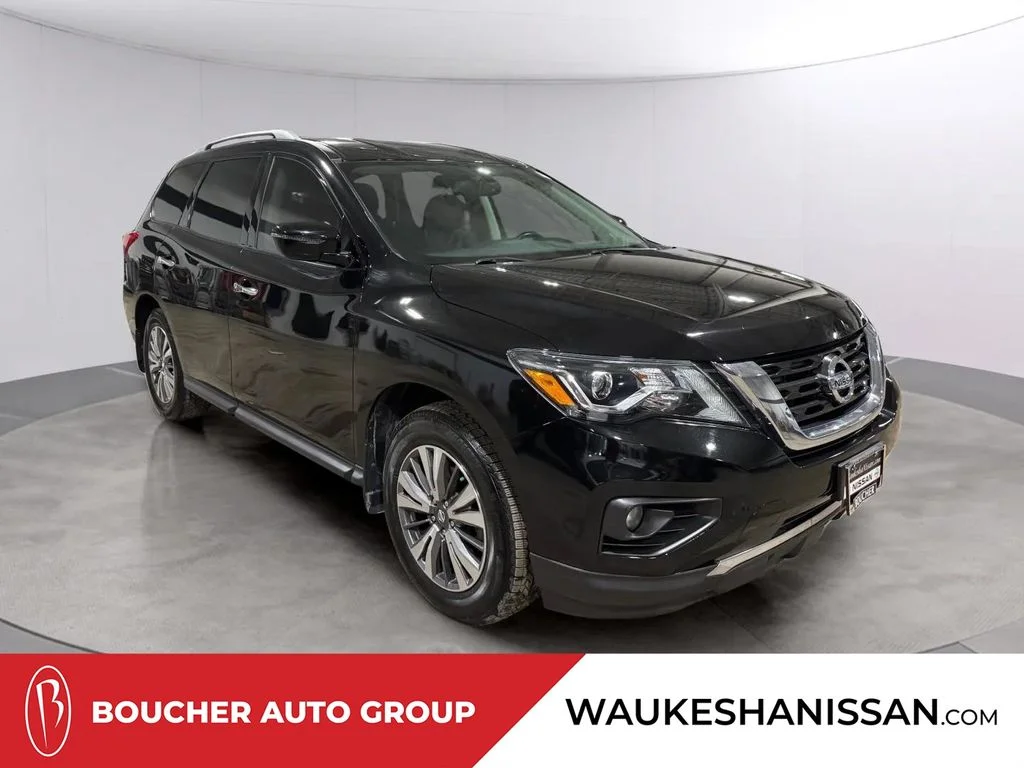 2017 Nissan Pathfinder SV 4WD's photo