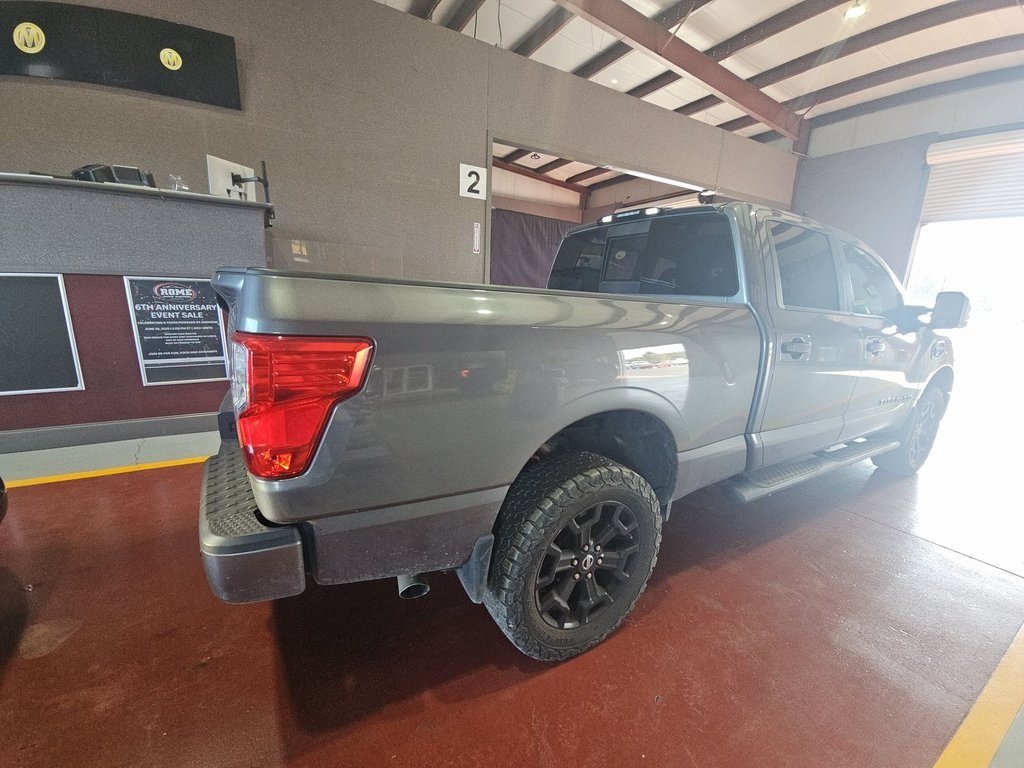 2019 Nissan Titan Crew Cab SV photo 3