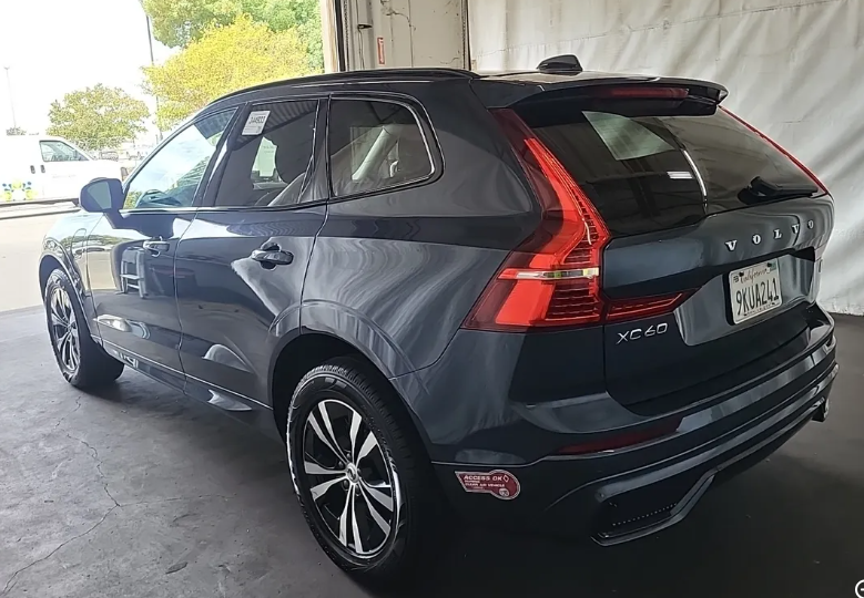 Used 2024  Volvo T8 RECHARGE CORE image 2
