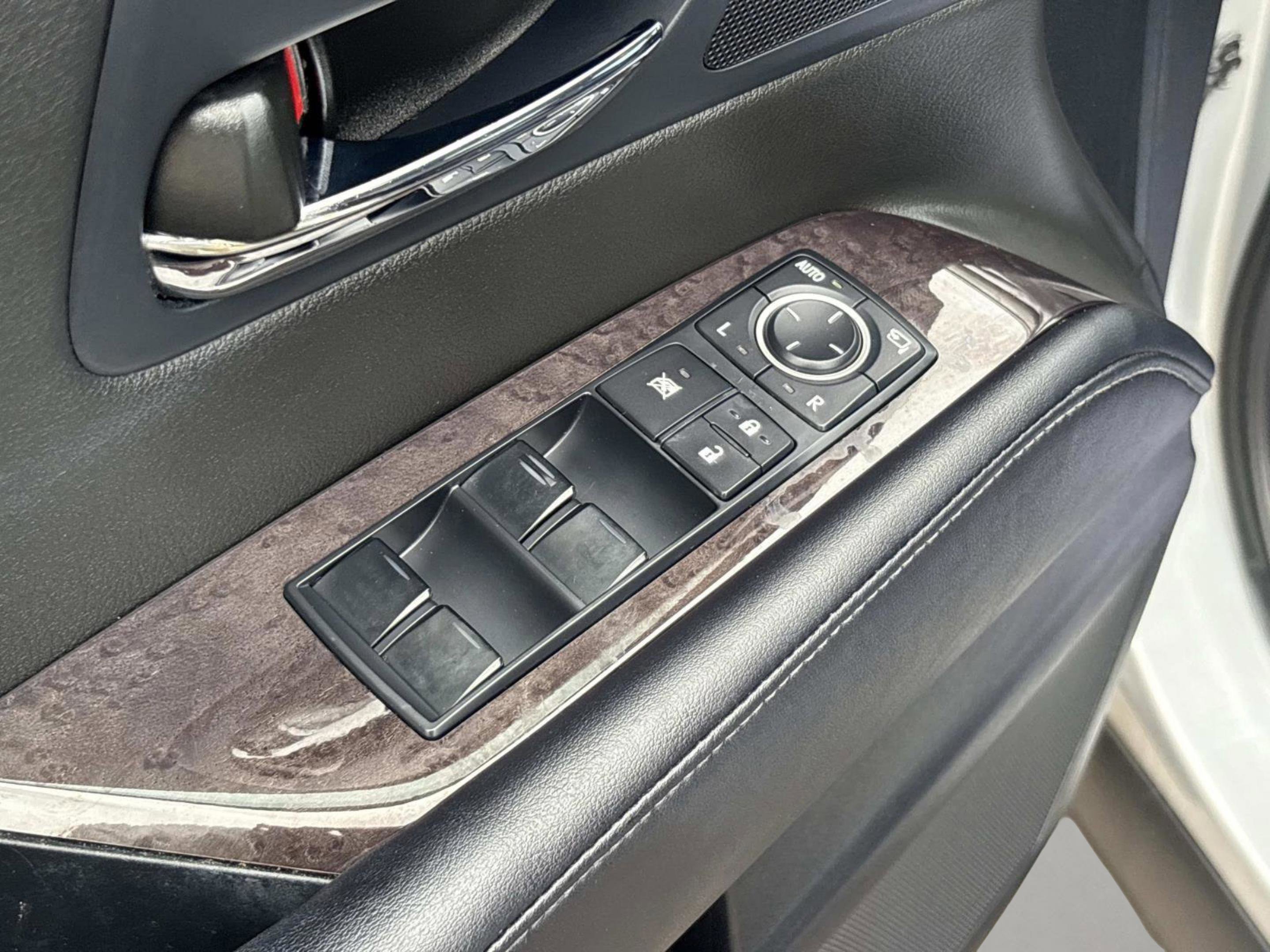 Used 2015 Silver Lexus 350 image 23