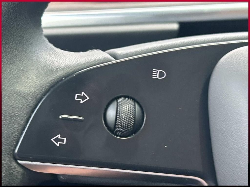Used 2024  Tesla Base image 30