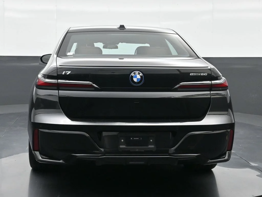 2025 BMW i7 50 - Photo 13