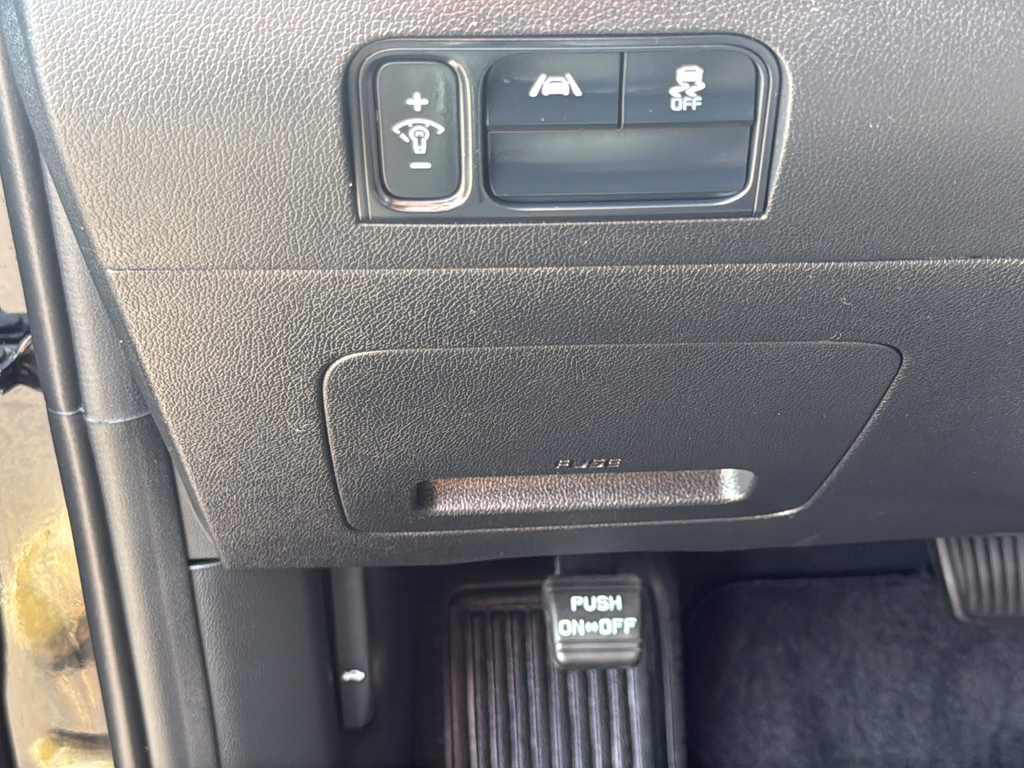 Used 2023 Black Kia X-Line S image 28