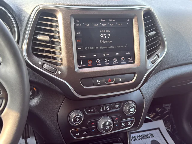 Used 2021 White Jeep Trailhawk image 25