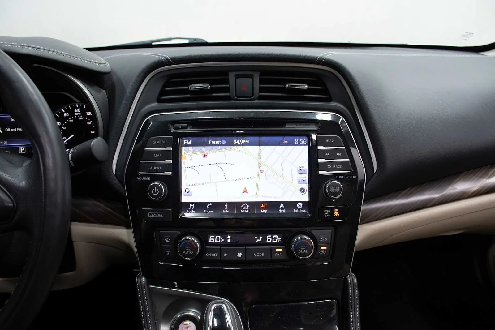 Used 2017 Pearl White Nissan Platinum image 18