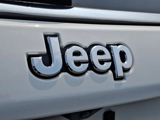 Used 2025 White Jeep Limited image 11