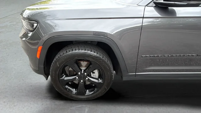 Used 2023 Gray Jeep Altitude 4x4 image 36