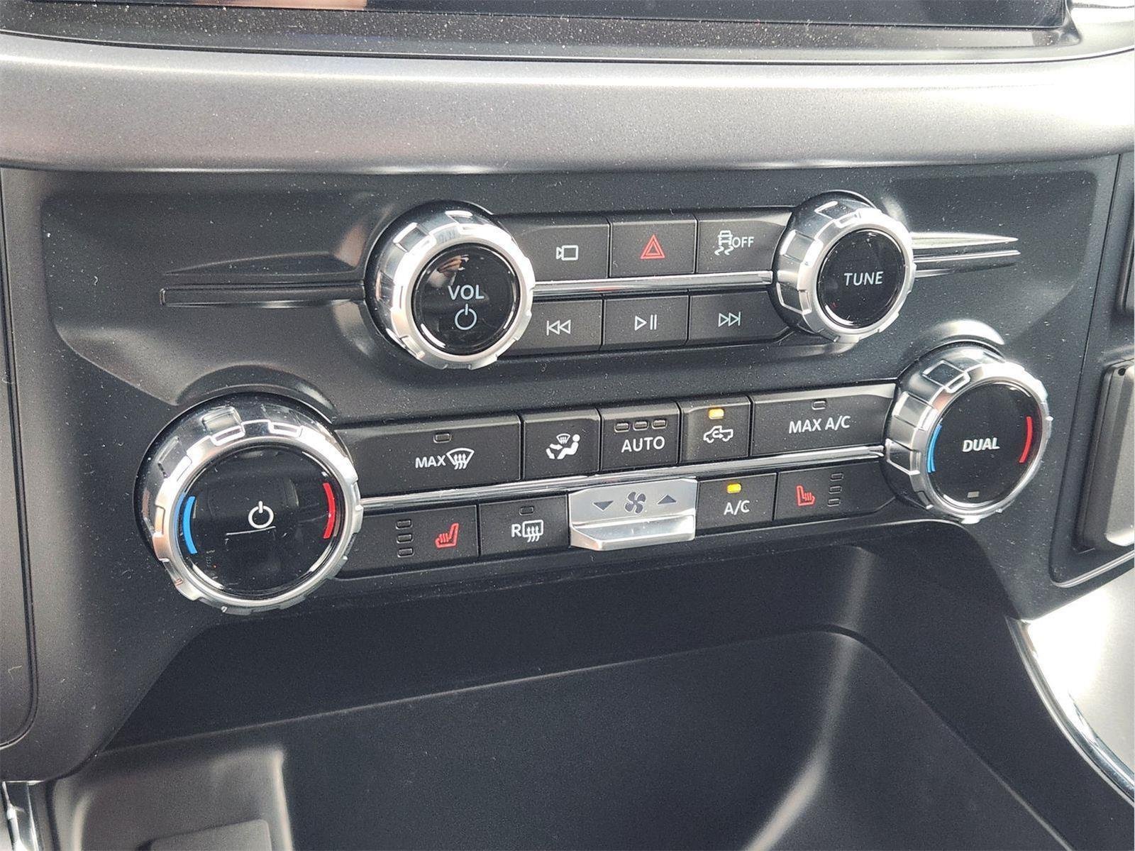 New 2026 Carbonized Gray Metallic Ford XLT image 15