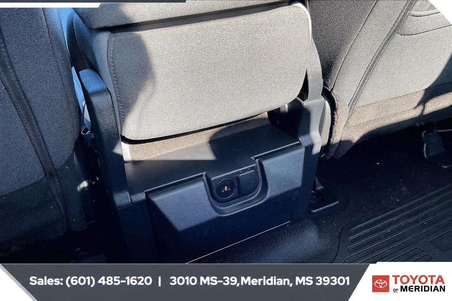 Used 2023 Oxford White Ford XLT image 24