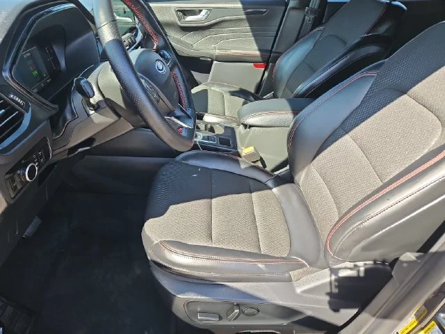 2026 Ford Escape ST-Line - Photo 12