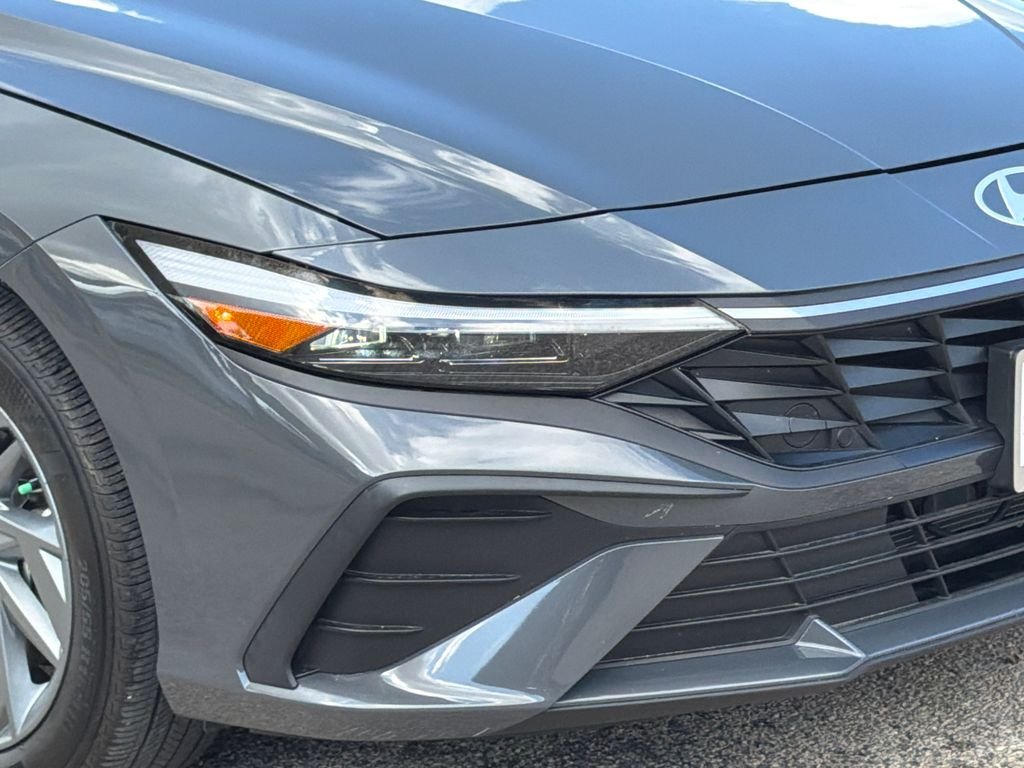 Certified Used 2025 Gray Hyundai Blue image 4