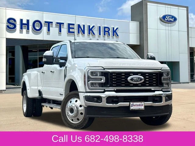 Used 2025 White Ford Lariat image 1