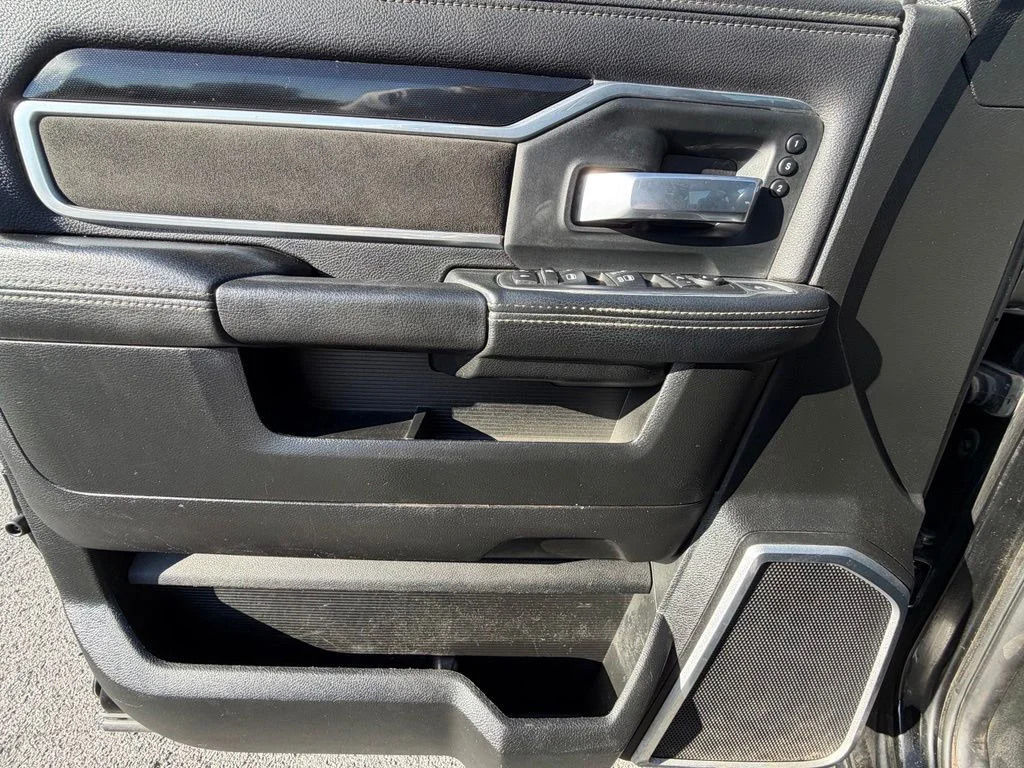 Used 2019 Black Ram Laramie image 14