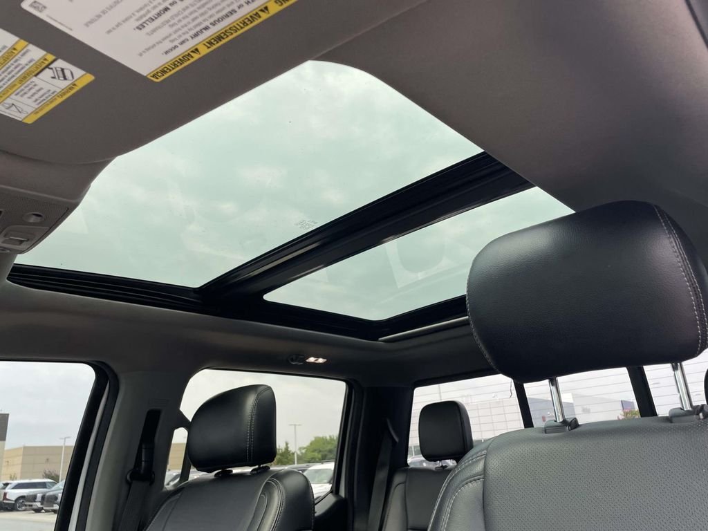 Used 2017 White Platinum Metallic Tri-Coat Ford Lariat image 10