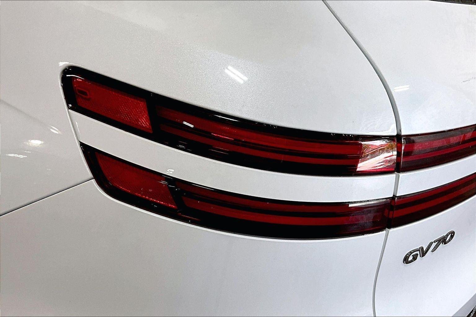 New 2026 Uyuni White Genesis 2.5T SPORT PRESTIGE image 31