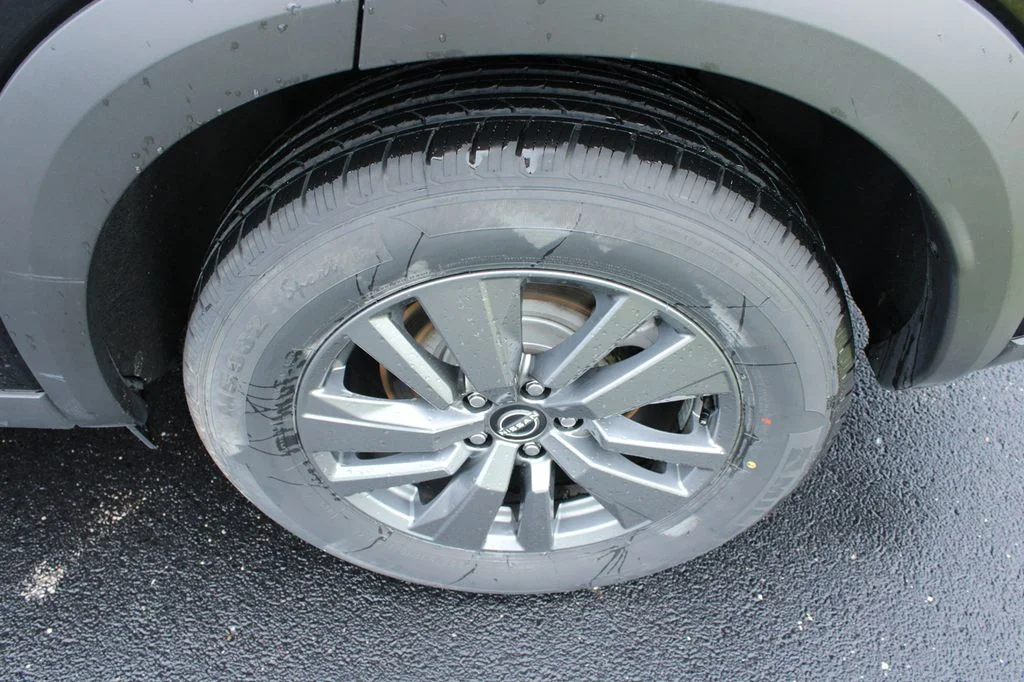 Used 2024 Super Black Nissan SV image 5