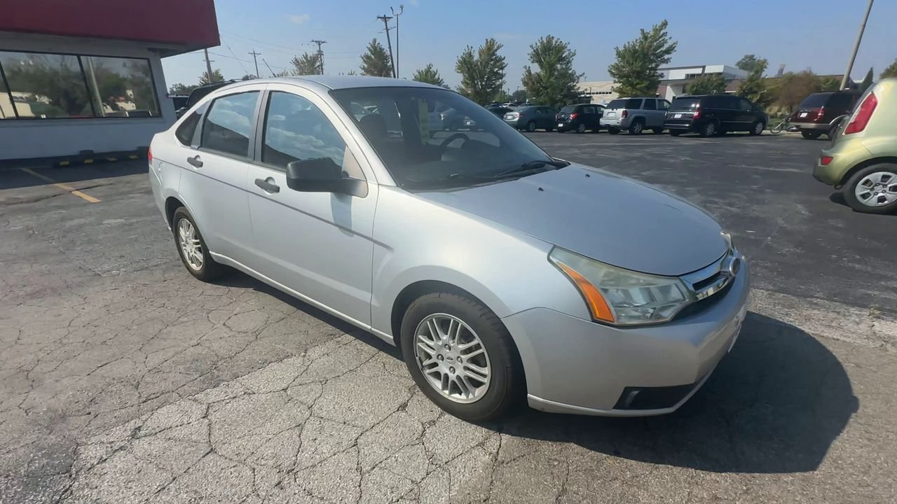 2010 Ford Focus SE photo 2