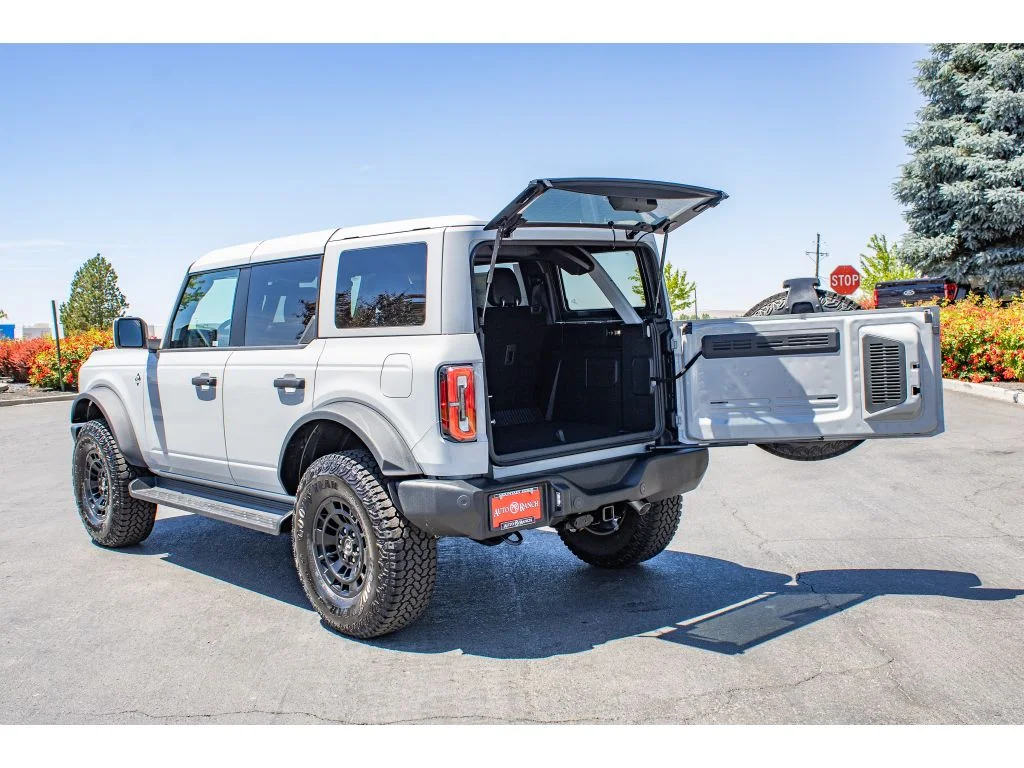 New 2026 AVALANCHE GRAY Ford Outer Banks image 9