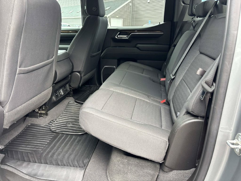 Used 2023 Silver GMC Elevation image 12