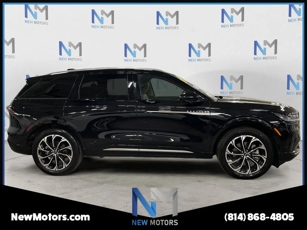 Used 2024 Black Metallic Lincoln Reserve image 6