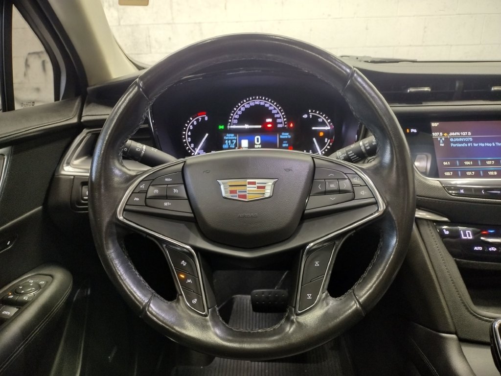 Used 2019  Cadillac Luxury image 21