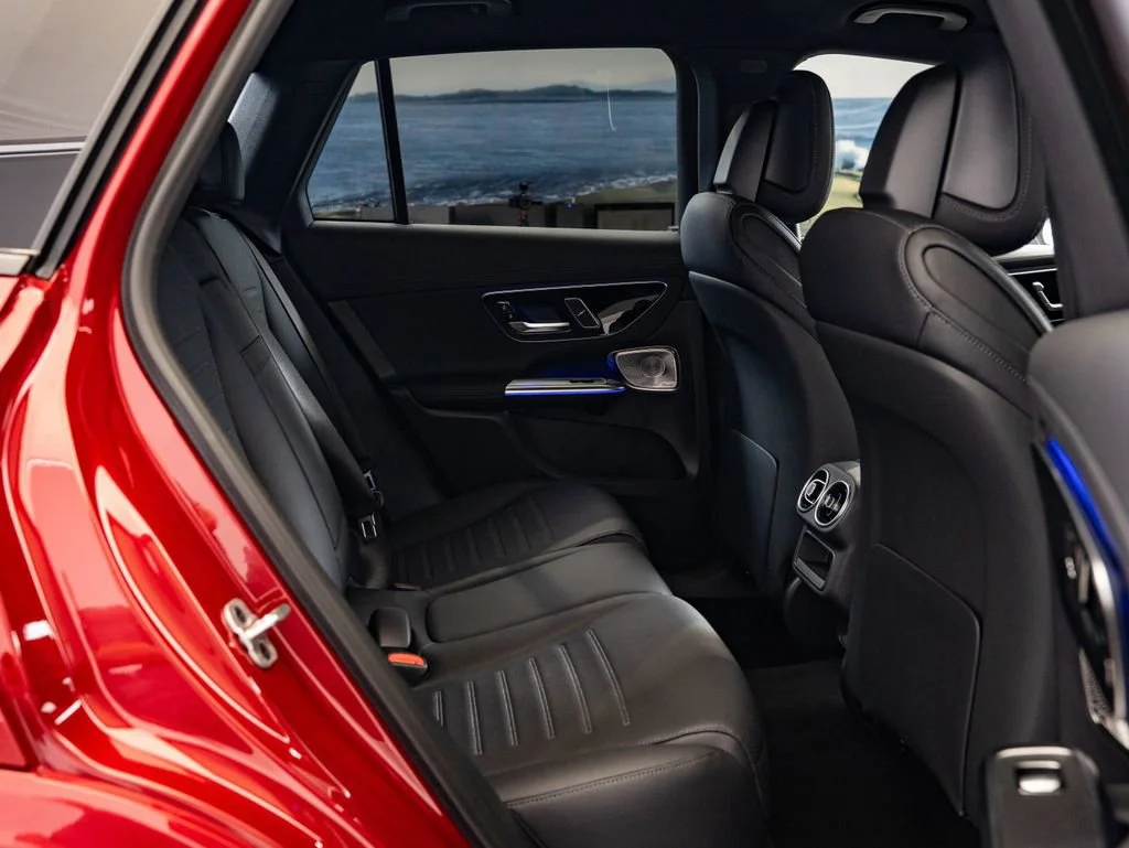 New 2026 Manufaktur Patagonia Red Mercedes-Benz GLC 300 image 42
