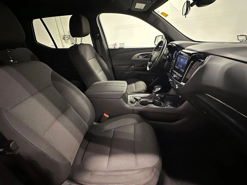 Used 2023 Gray Chevrolet LT image 28