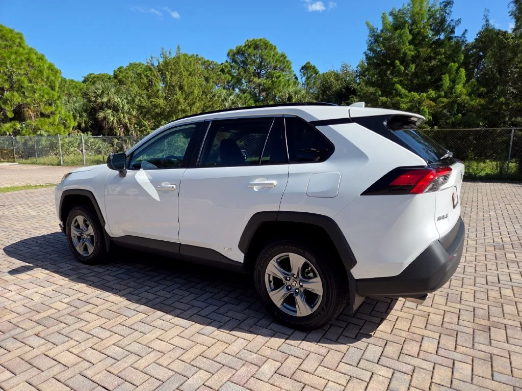 Used 2025 White Toyota LE image 9