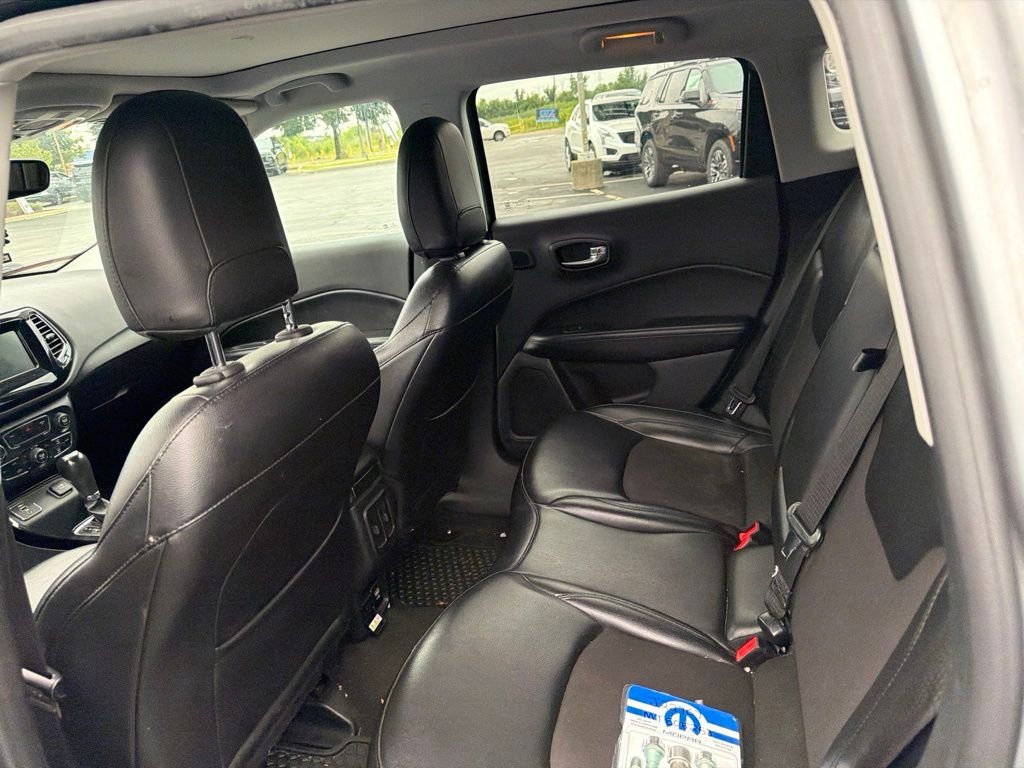 Used 2021 Silver Jeep Latitude image 7