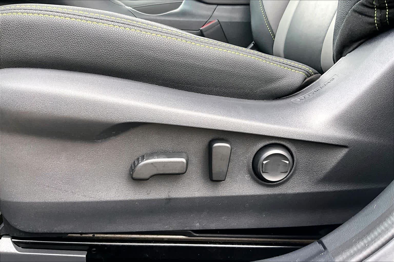 Used 2025 Crystal White Pearl Subaru Onyx Edition image 34