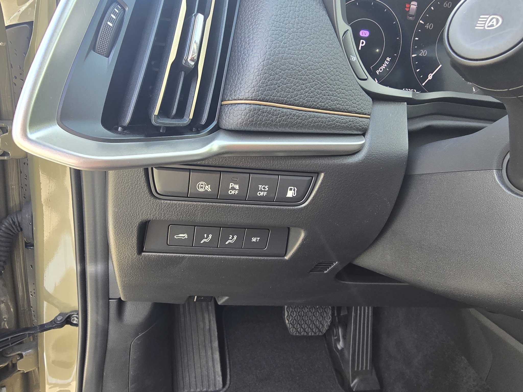 Used 2025 Zircon Sand Metallic Mazda Premium Package image 20