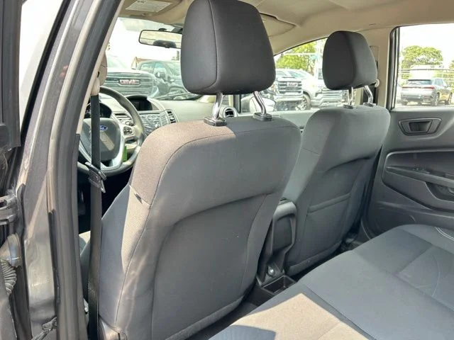 Used 2018 Gray Ford SE image 17